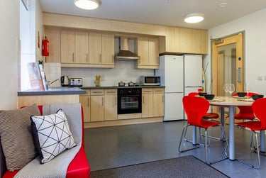 1 bed house, De Walden Way, City Centre, Bradford, BD71BD - Image 13